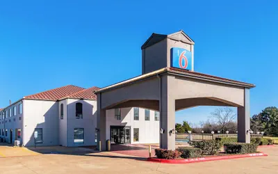 Photo 2 - Motel 6 Ennis, TX