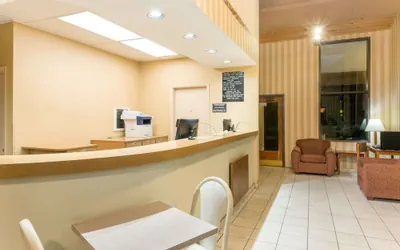 Photo 2 - Super 8 by Wyndham Riviera Beach West Palm Beach