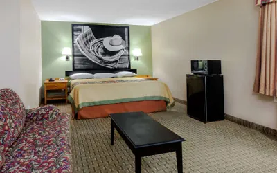 Photo 4 - Super 8 by Wyndham Sherman