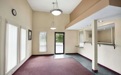 Photo 3 - Travelodge by Wyndham La Porte/Michigan City Area