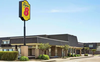 Photo 2 - Super 8 by Wyndham Eureka