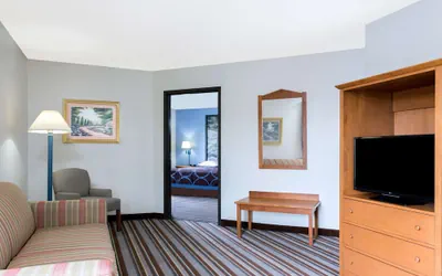 Photo 4 - Super 8 by Wyndham Wisconsin Dells