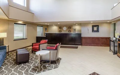 Photo 5 - Comfort Inn & Suites West Springfield
