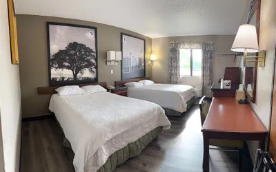 Photo 3 - Knights inn Hartford