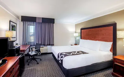 Photo 5 - La Quinta Inn & Suites by Wyndham Houston Baytown East