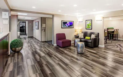 Photo 3 - La Quinta Inn & Suites by Wyndham Houston Baytown East