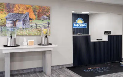 Photo 4 - Baymont by Wyndham Davenport