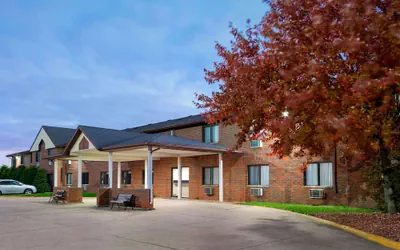 Photo 2 - Howard Johnson by Wyndham Waterloo/Cedar Falls