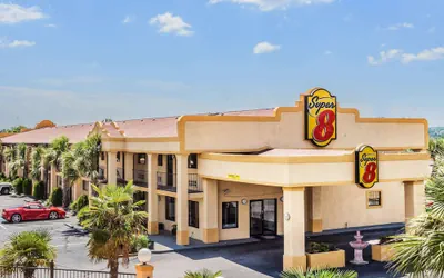 Photo 2 - Super 8 by Wyndham Stockbridge
