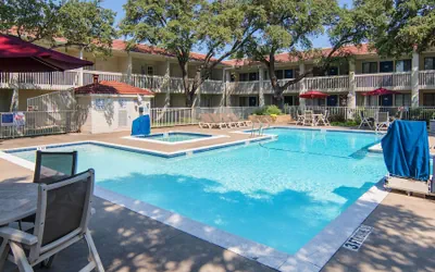 Photo 2 - Motel 6 Addison, TX - Dallas