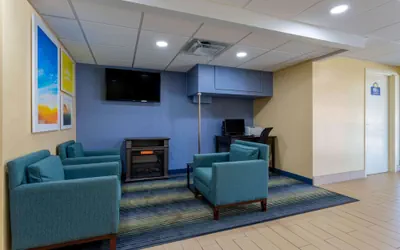 Photo 2 - Days Inn by Wyndham Augusta