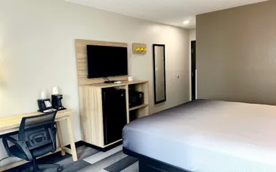 Photo 4 - Super 8 by Wyndham Cedar Rapids
