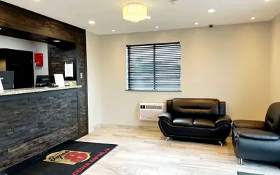 Photo 3 - Super 8 by Wyndham Cedar Rapids