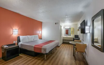 Photo 5 - Motel 6 Dothan, AL