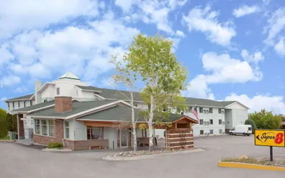 Photo 2 - Super 8 by Wyndham Helena