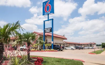 Photo 2 - Motel 6 Mesquite, TX - Rodeo - Convention Ctr