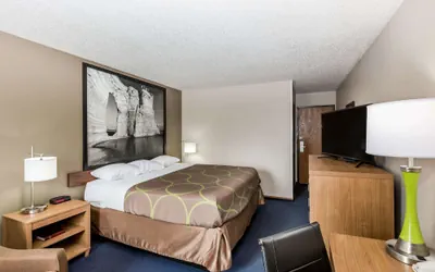 Photo 5 - Super 8 by Wyndham Hays KS