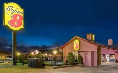 Photo 2 - Super 8 by Wyndham Eastland