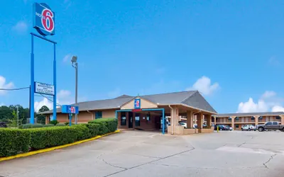 Photo 2 - Motel 6 Marshall, TX