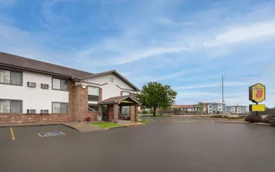 Super 8 by Wyndham Longmont/Twin Peaks