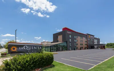 Photo 2 - La Quinta Inn & Suites by Wyndham Springdale