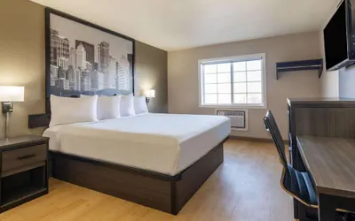 Photo 5 - Super 8 by Wyndham Clinton