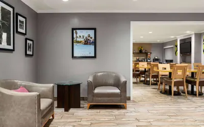 Photo 4 - La Quinta Inn & Suites by Wyndham Chicago Tinley Park