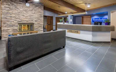 Photo 2 - Travelodge by Wyndham Appleton