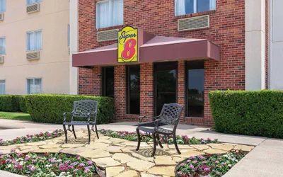 Photo 2 - Super 8 by Wyndham Grapevine/DFW Airport Northwest