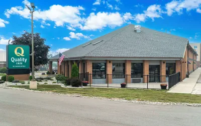 Photo 2 - Quality Inn Grand Blanc - Flint South