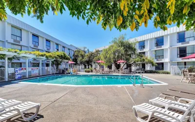 Photo 2 - Motel 6 Belmont, CA - San Francisco - Redwood City