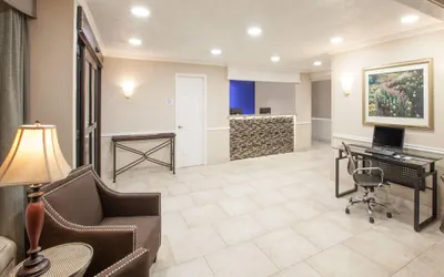 Photo 3 - Baymont by Wyndham Texarkana
