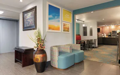 Photo 5 - Days Inn by Wyndham Fort Smith
