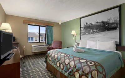 Photo 3 - Super 8 by Wyndham Russellville