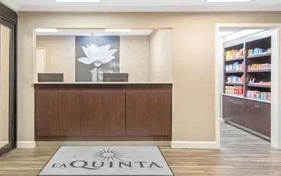 Photo 5 - La Quinta Inn & Suites by Wyndham Baton Rouge Siegen Lane