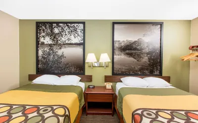 Photo 4 - Super 8 by Wyndham Fairmont