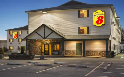 Photo 2 - Super 8 by Wyndham Coeur d'Alene