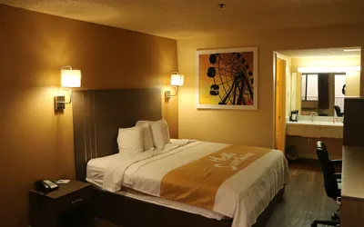 Photo 5 - Days Inn by Wyndham Fresno South