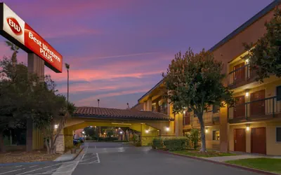 Photo 2 - Best Western Plus Pleasanton Inn