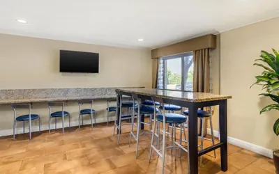Photo 4 - Best Western Plus Pleasanton Inn