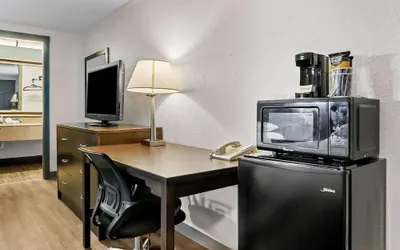 Photo 5 - Rodeway Inn & Suites Saginaw I-675