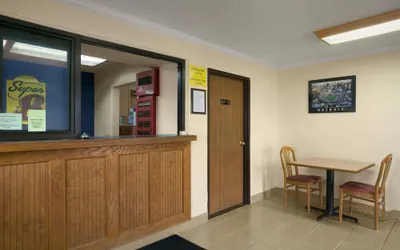 Photo 3 - Super 8 by Wyndham Saginaw