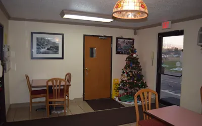 Photo 5 - Super 8 by Wyndham Saginaw