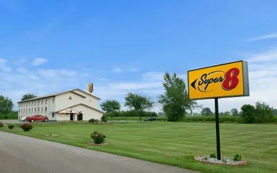 Photo 2 - Super 8 by Wyndham Saginaw