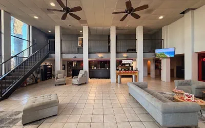 Photo 3 - Mariposa Hotel