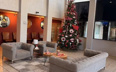 Photo 4 - Mariposa Hotel