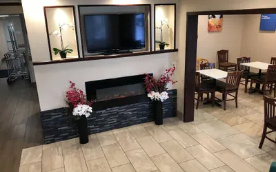 Photo 3 - Baymont by Wyndham Grand Rapids Airport