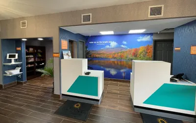 Photo 3 - La Quinta Inn & Suites by Wyndham Fayetteville I-95