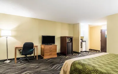 Photo 5 - Econo Lodge Darien