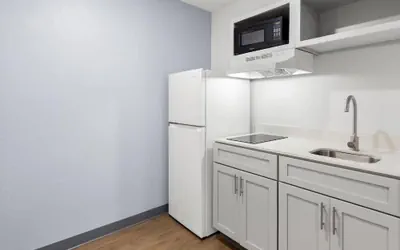 Photo 2 - Birch Hill Suites - Lakeland